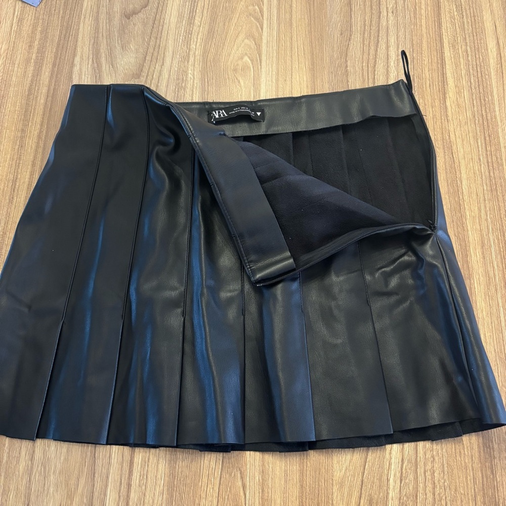 Zara Black Faux Leather Mini Skirt - Picture 7 of 7